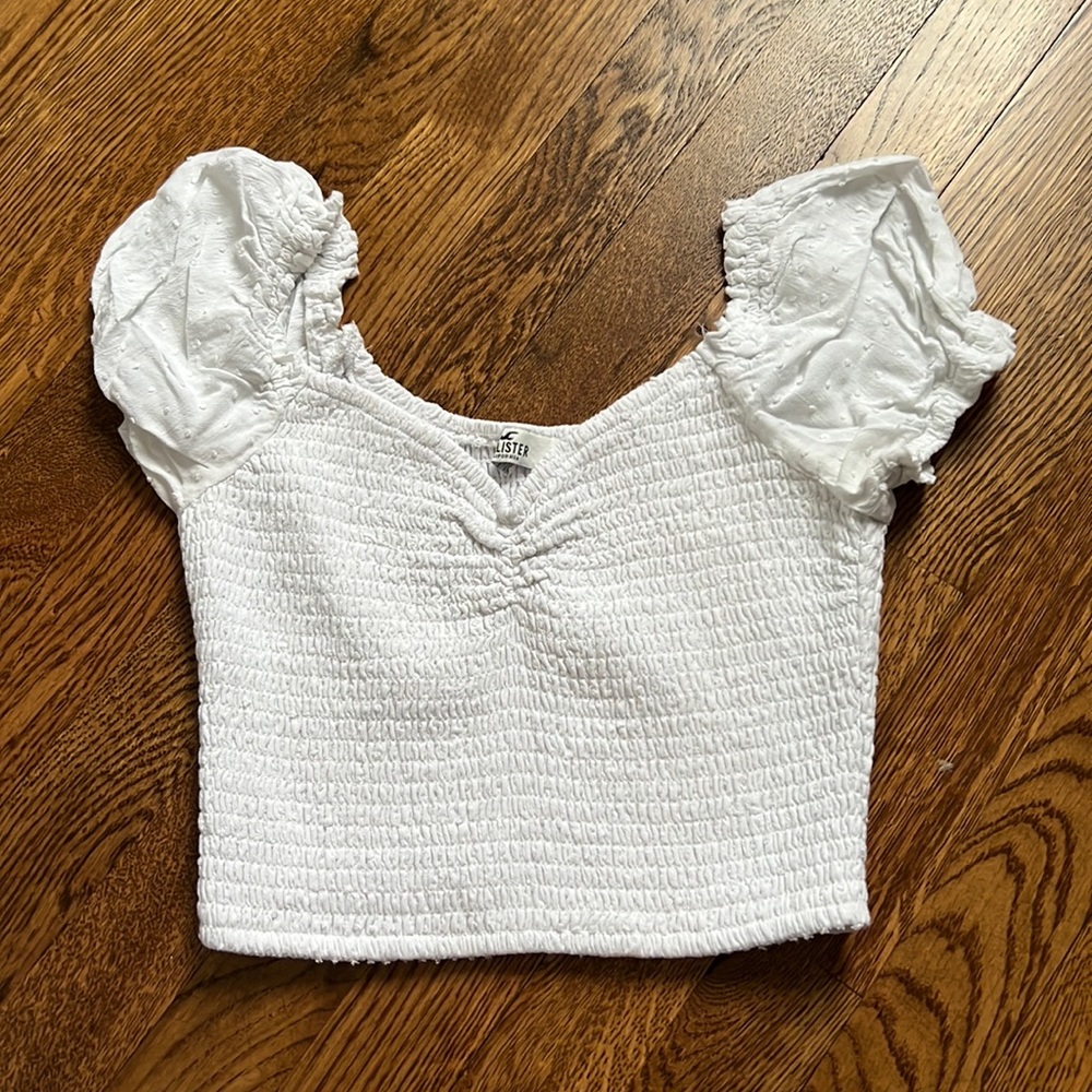 Hollister cropped short puffer sleeve